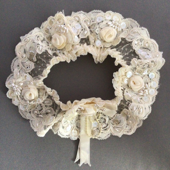 Vintage wedding garter, ivory lace with pearls, sequins, and rhinestones - Picture 3 of 6